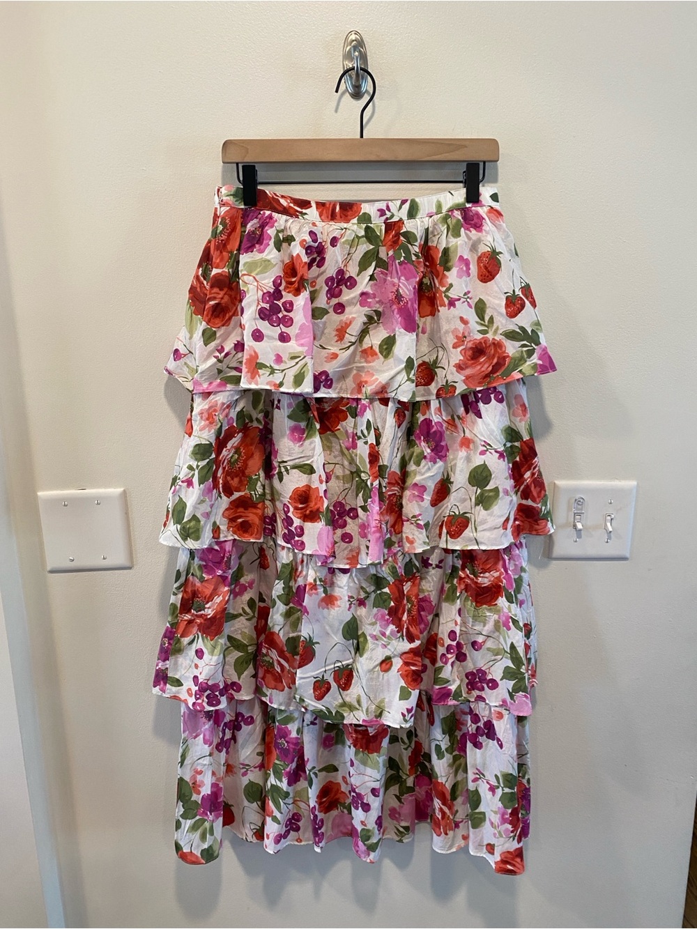 Abercrombie & Fitch Floral Drama Tiered Maxi Skirt women’s medium strawberry